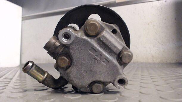 Foto: PUMPE SERVOLENKUNG / SERVOPUMPE eines Audi A4 Avant 1.6
