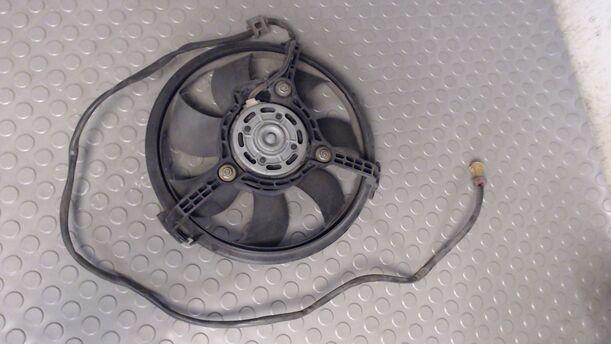 Foto: ELEKTROLÜFTER eines Audi A4 Avant 1.6