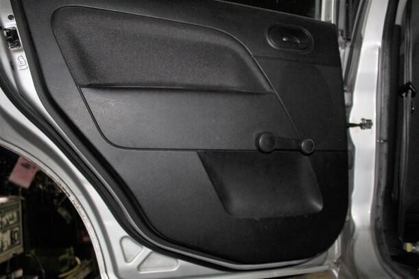 Foto: TÜR HINTEN LINKS eines Ford Fiesta 1.4 TDCI Durashift-EST GL