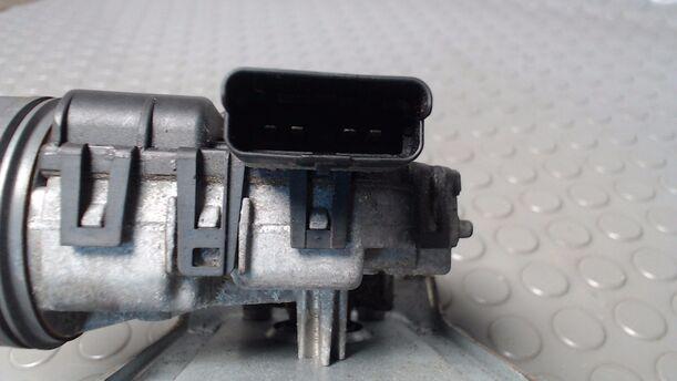 Foto: SCHEIBENWISCHERMOTOR VORN eines Citroen C5 2.0 CL