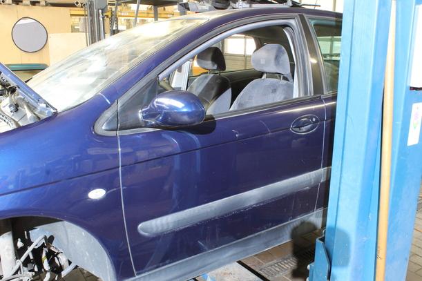 Foto: TÜR VORN LINKS eines Citroen C5 2.0