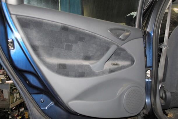 Foto: TÜR HINTEN LINKS eines Citroen C5 2.0