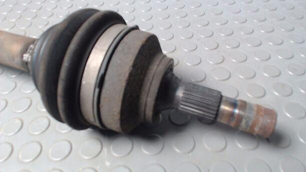 Foto: ANTRIEBSWELLE LINKS (SCHALTGETRIEBE) eines Citroen C5 2.0