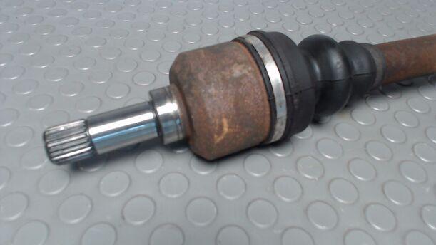 Foto: ANTRIEBSWELLE LINKS (SCHALTGETRIEBE) eines Citroen C5 2.0