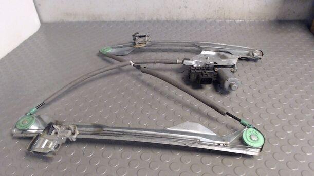 Foto: FENSTERHEBER ELEKTRISCH VORN RECHTS (4/5-TÜRER) eines Ford Focus DI