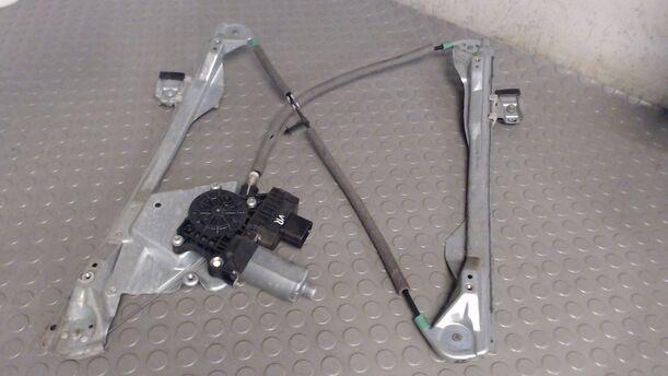 Foto: FENSTERHEBER ELEKTRISCH VORN RECHTS (4/5-TÜRER) eines Ford Focus DI
