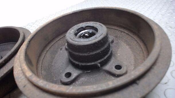 Foto: BREMSTROMMELN HINTEN eines FORD FIESTA 0,9