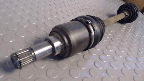 Foto: ANTRIEBSWELLE VORN LINKS eines Ford Ka 1.2 C