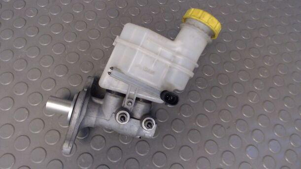 Foto: HAUPTBREMSZYLINDER eines Ford Ka 1.2 C