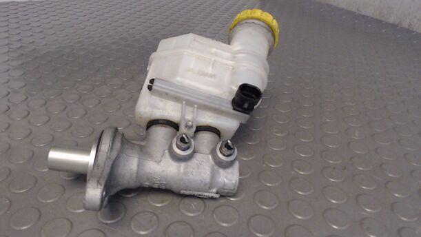 Foto: HAUPTBREMSZYLINDER eines Ford Ka 1.2 C