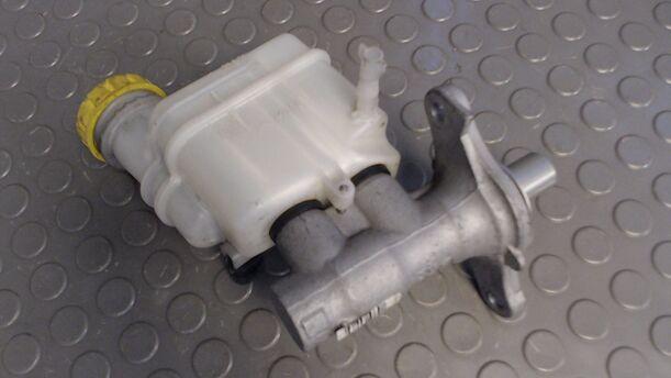 Foto: HAUPTBREMSZYLINDER eines Ford Ka 1.2 C