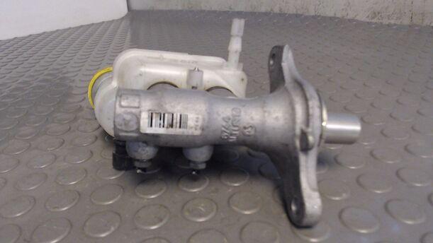 Foto: HAUPTBREMSZYLINDER eines Ford Ka 1.2 C