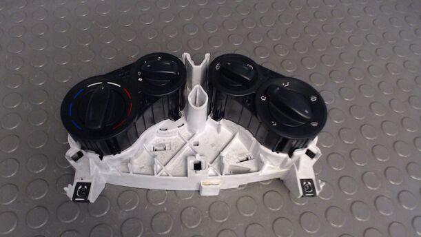 Foto: HEIZUNGSBETÄTIGUNG eines Ford Ka 1.2 C
