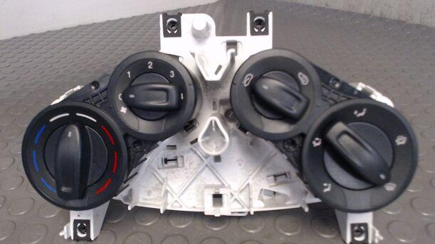 Foto: HEIZUNGSBETÄTIGUNG eines Ford Ka 1.2 C