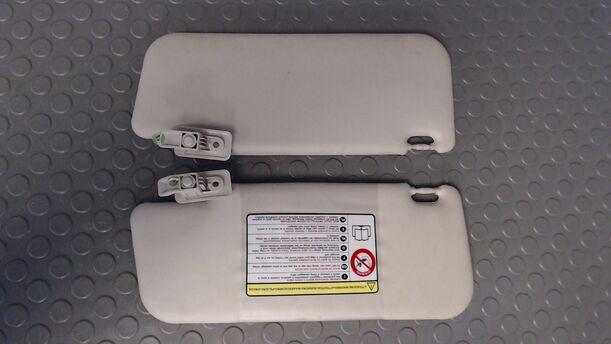 Foto: SONNENBLENDEN eines Ford Ka 1.2 C