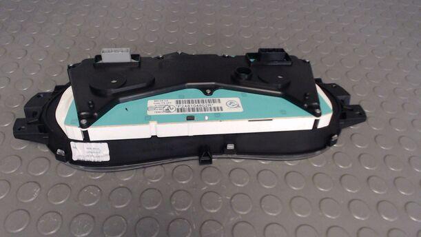 Foto: TACHOEINHEIT / KOMBIINSTRUMENT eines Dacia Sandero 1.4 MPI