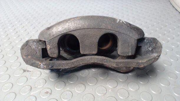Foto: BREMSSATTEL VORN LINKS eines Ford Transit 260 K TDCi Lkw