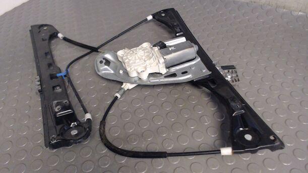 Foto: FENSTERHEBER ELEKTRISCH VORN LINKS eines Mercedes-Benz C 200 CDI C