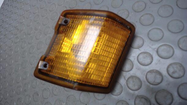 Foto: BLINKER / BLINKLEUCHTE RECHTS eines VW Transporter 251 062