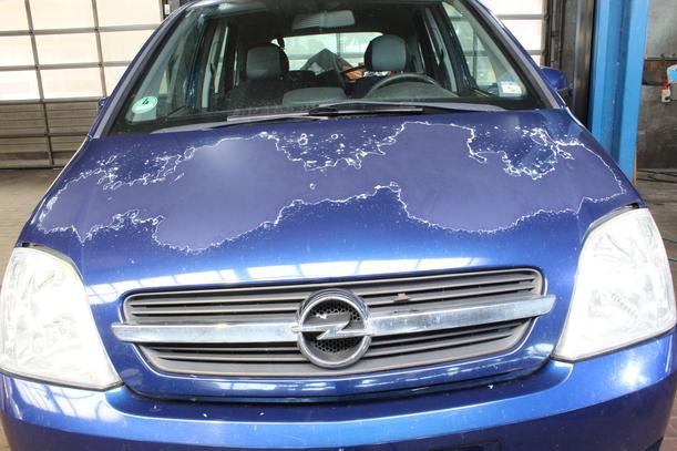 Foto: MOTORHAUBE eines Opel Meriva 1.6 16V Jeans