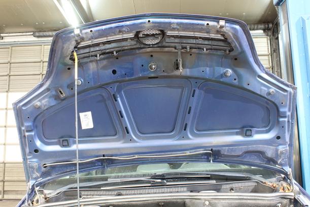 Foto: MOTORHAUBE eines Opel Meriva 1.6 16V Jeans