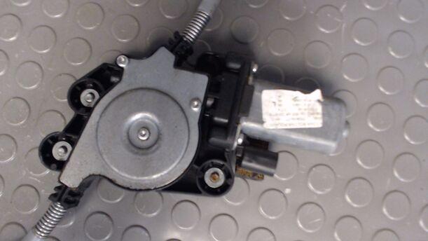 Foto: FENSTERHEBER ELEKTRISCH VORN LINKS eines Fiat Panda 1.2 Jeans