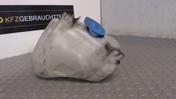 Foto: SCHEIBENWASCHBEHÄLTER eines VW Golf Variant 1.8