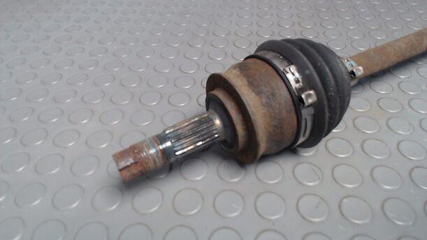 Foto: ANTRIEBSWELLE LINKS eines Ford Ka 1.2 255 MC7