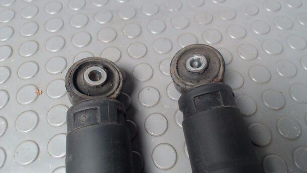 Foto: STOSSDÄMPFERPAAR HINTEN eines Ford Ka 1.2 255 592/Z24