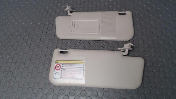 Foto: SONNENBLENDEN eines Ford Ka 1.2 255 592/Z24