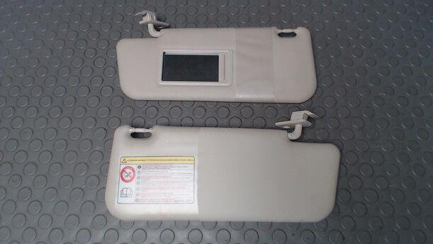 Foto: SONNENBLENDEN eines Ford Ka 1.2 255 592/Z24