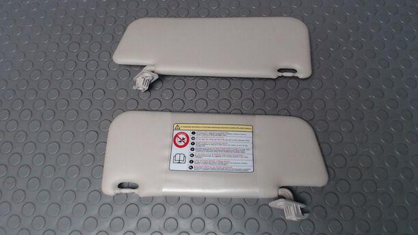 Foto: SONNENBLENDEN eines Ford Ka 1.2 255 592/Z24