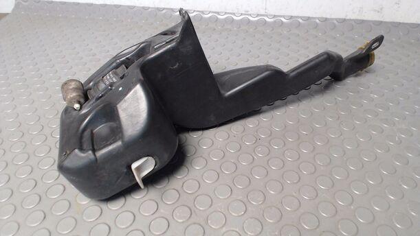 Foto: SCHEIBENWASCHBEHÄLTER eines Opel Astra 1.9 CDTI Caravan DPF Jeans