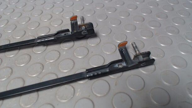 Foto: SCHEIBENWISCHERARME VORN eines Opel Astra 1.9 CDTI Caravan DPF Jeans
