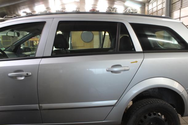 Foto: TÜR HINTEN LINKS eines Opel Astra 1.9 CDTI Caravan DPF Jeans