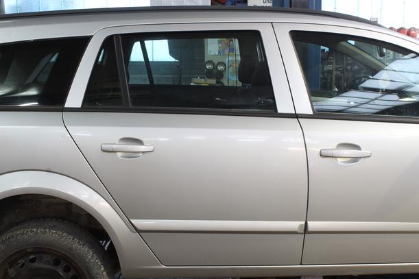 Foto: TÜR HINTEN RECHTS eines Opel Astra 1.9 CDTI Caravan DPF Jeans