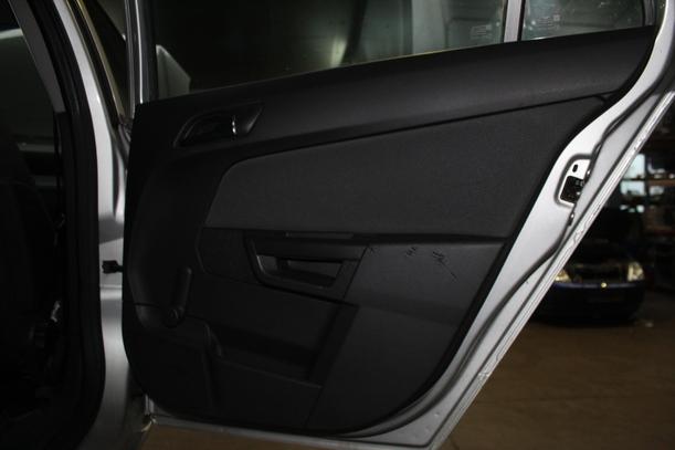 Foto: TÜR HINTEN RECHTS eines Opel Astra 1.9 CDTI Caravan DPF Jeans