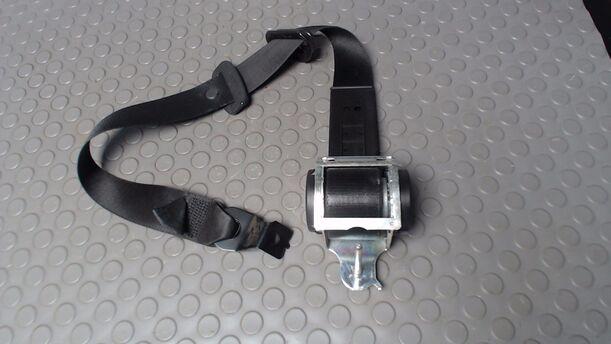 Foto: SICHERHEISGURT VORN RECHTS eines Opel Astra 1.9 CDTI Caravan DPF Jeans