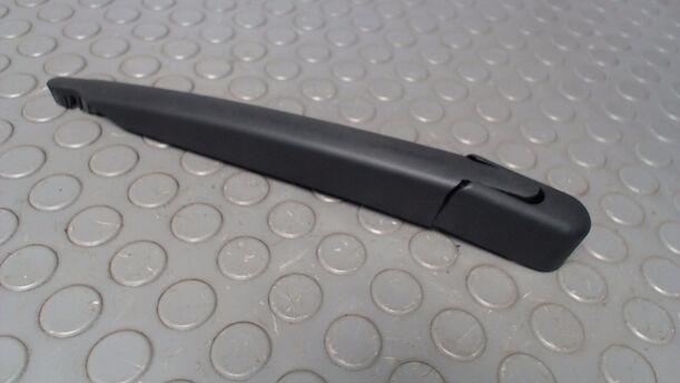Foto: SCHEIBENWISCHERARM HINTEN eines Opel Astra 1.9 CDTI Caravan DPF Jeans