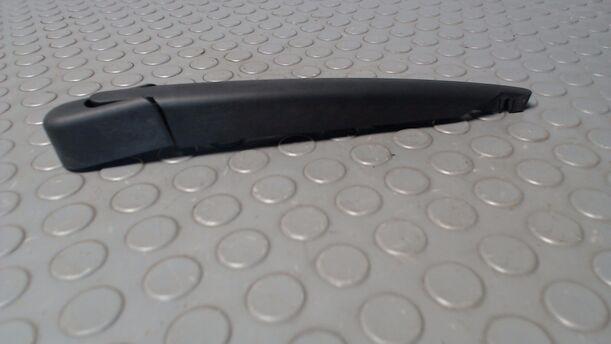 Foto: SCHEIBENWISCHERARM HINTEN eines Opel Astra 1.9 CDTI Caravan DPF Jeans