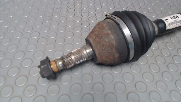 Foto: ANTRIEBSWELLE LINKS eines Opel Astra 1.9 CDTI Caravan DPF Jeans