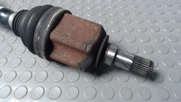 Foto: ANTRIEBSWELLE LINKS eines Opel Astra 1.9 CDTI Caravan DPF Jeans