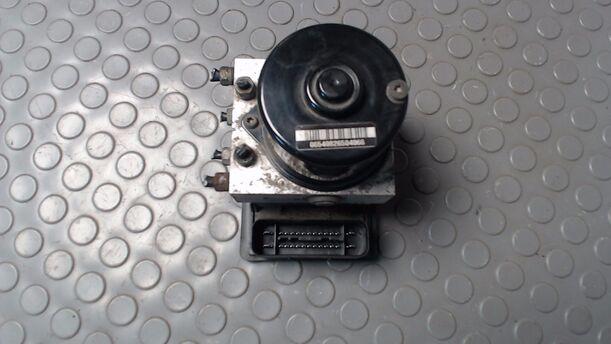 Foto: HAUPTBREMSAGGREGAT ABS eines Opel Astra 1.9 CDTI Caravan DPF Jeans