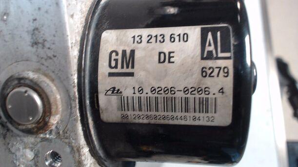 Foto: HAUPTBREMSAGGREGAT ABS eines Opel Astra 1.9 CDTI Caravan DPF Jeans