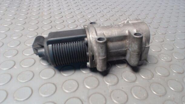 Foto: ABGASRÜCKFÜHRUNGSVENTIL eines Opel Astra 1.9 CDTI Caravan DPF Jeans