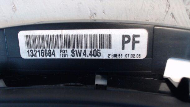Foto: TACHOEINHEIT / KOMBIINSTRUMENT eines Opel Astra 1.9 CDTI Caravan DPF