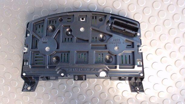 Foto: TACHOEINHEIT / KOMBIINSTRUMENT eines Opel Astra 1.9 CDTI Caravan DPF