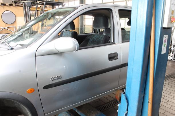 Foto: TÜR VORN LINKS (4/5-Türer) eines Opel Corsa 16V Jeans