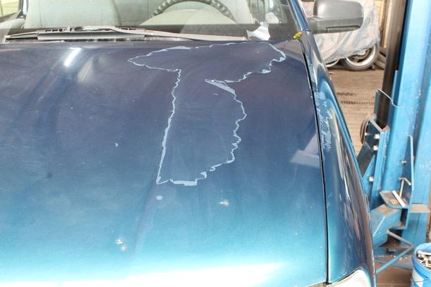 Foto: MOTORHAUBE eines Seat Arosa 1.0 MPI Jeans