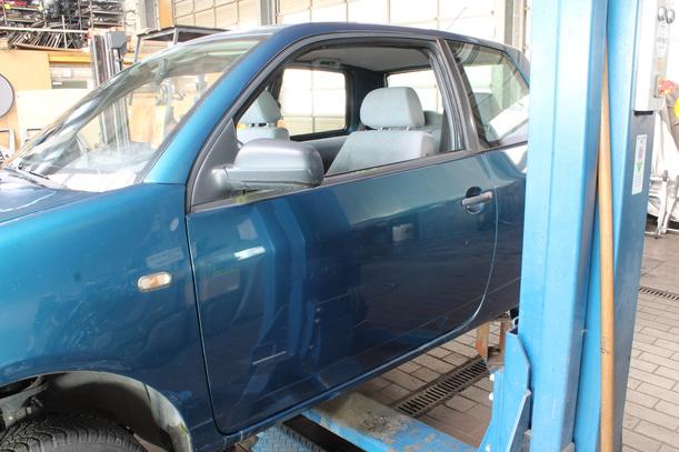 Foto: TÜR LINKS eines Seat Arosa 1.0 MPI Jeans